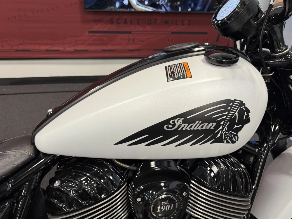 2026 Indian Motorcycle Chief Bobber Dark Horse alt