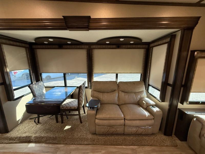 Grand Design Solitude 310gk 2019 alt