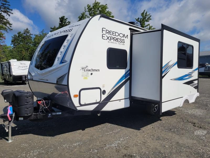 Coachmen Freedom Express 238bhs 2021 alt