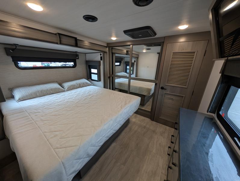 2023 Keystone RV Montana thumbnail 18