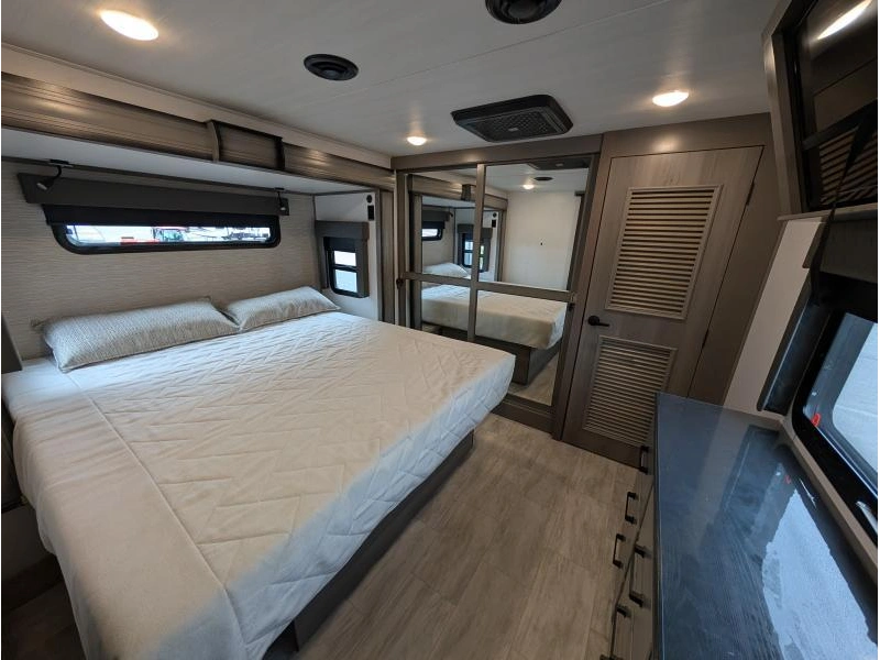 Keystone Rv Montana 3857br 2023 alt