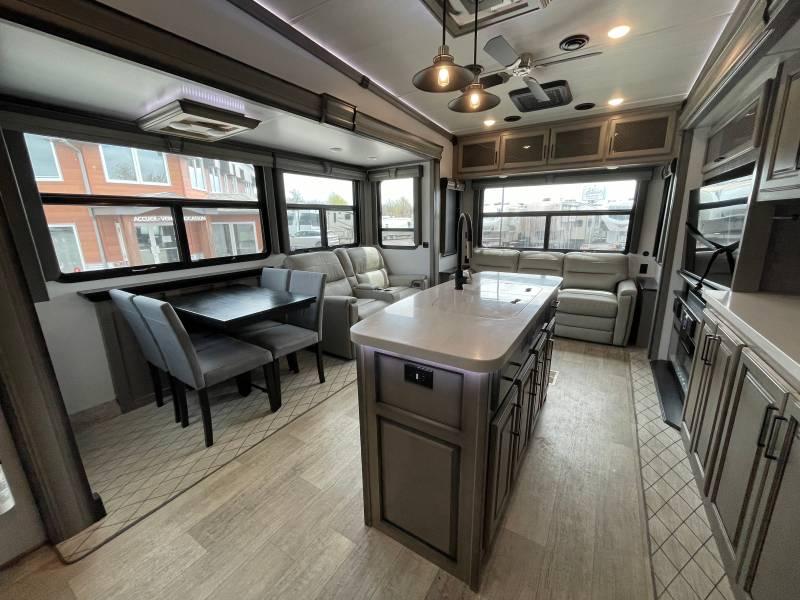 2022 Keystone RV Montana thumbnail 11