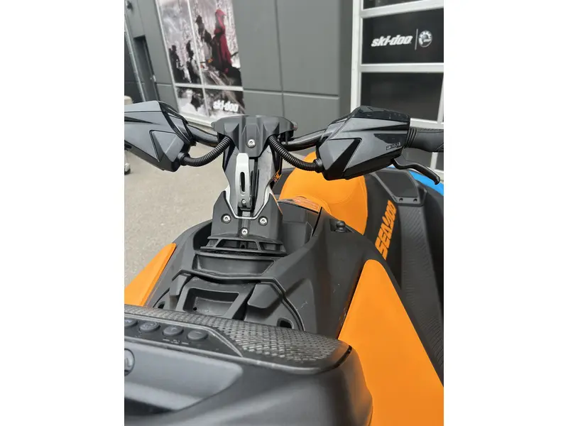 2026 Sea-Doo SPARK™ 1UP TRIXX 90 (Sound system)
