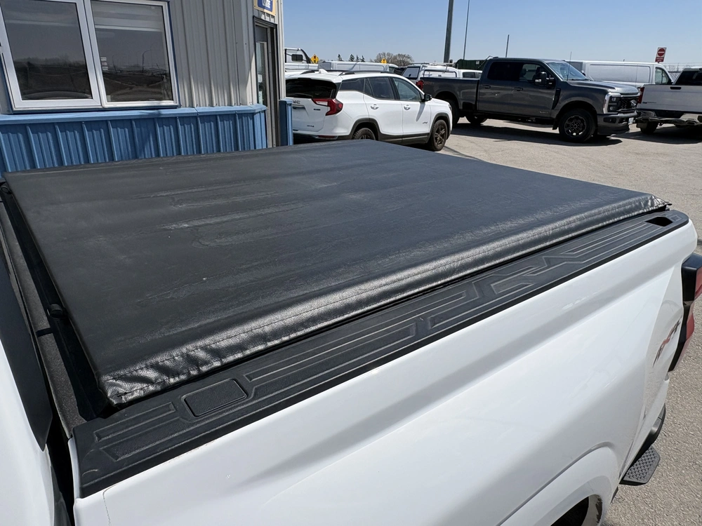 2023 Chevrolet Colorado alt