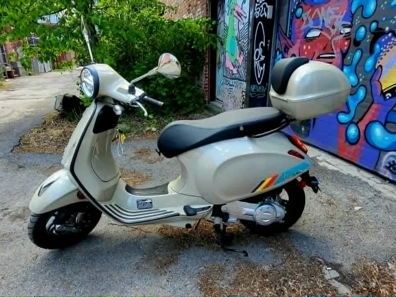 2025 Vespa Primavera S 50 thumbnail 3