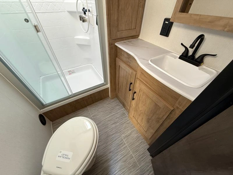Coachmen Freedom Express 274rks 2025 alt
