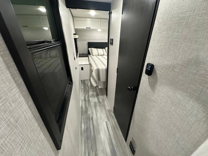 2027 Jayco Jay Feather 23rk alt