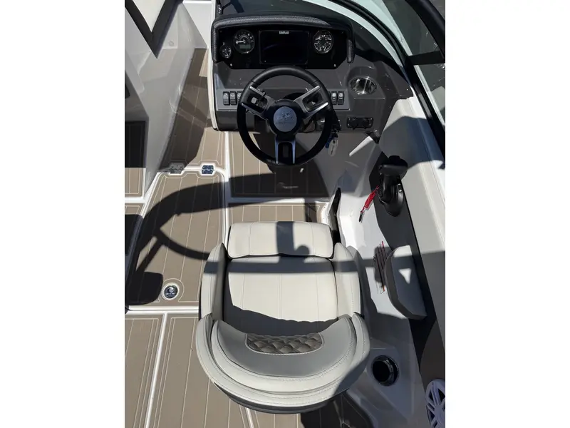 2025 Monterey Boats M20 SERIES thumbnail 12