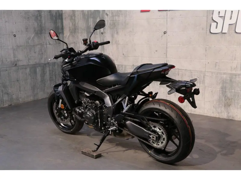 2025 Yamaha MT-09 (DEMO ENR.) thumbnail 4