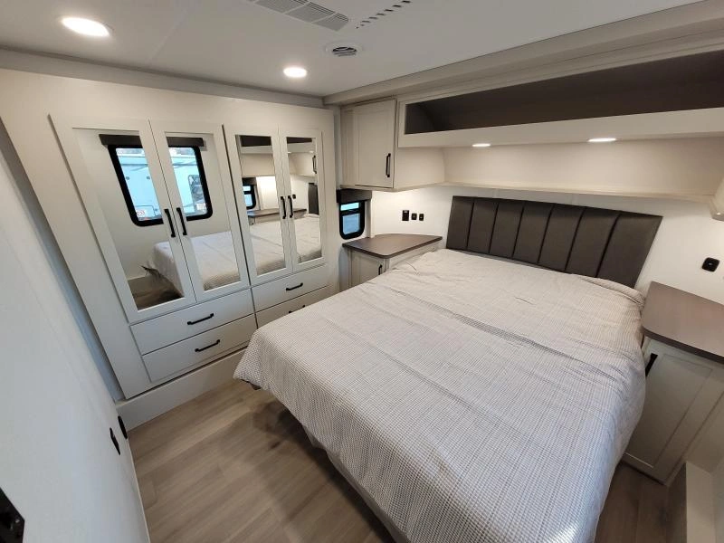 Grand Design Momentum 320g 2026 alt