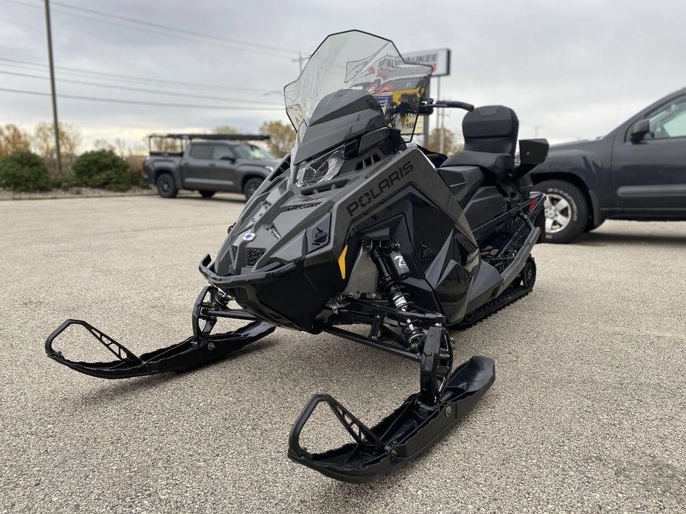 2026 Polaris Prostar S4 Indy Adventure 137 Gloss Black / Blue Dusk alt