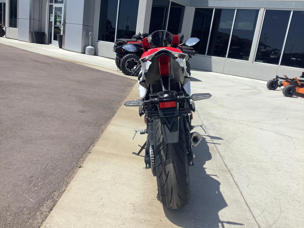 2026 Yamaha Yzf R7 alt