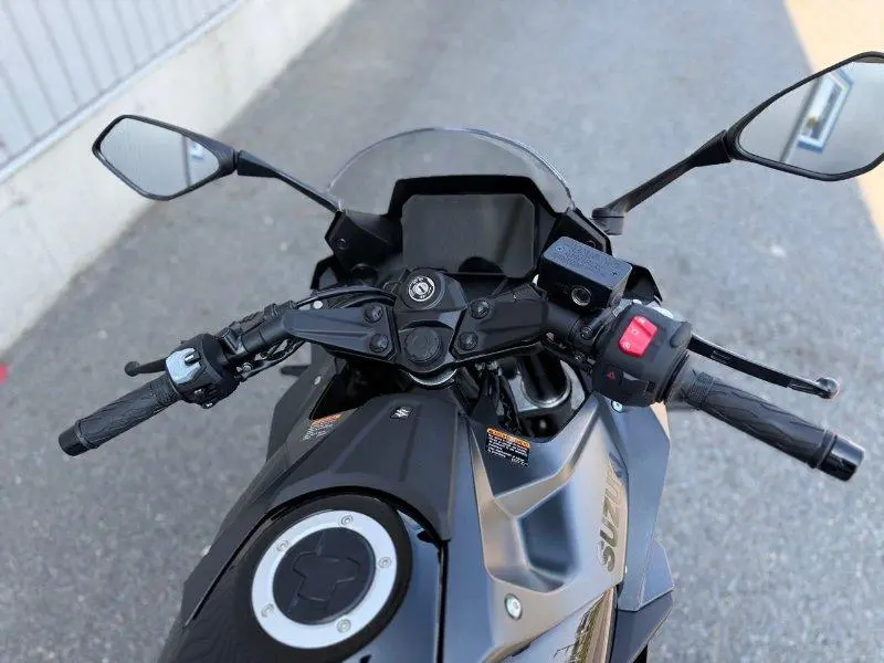 2025 Suzuki GSX-8R thumbnail 8