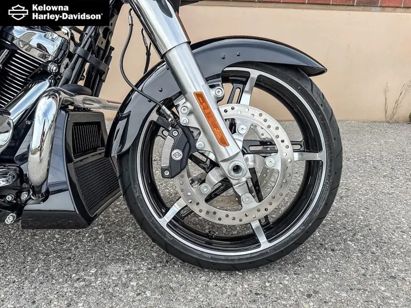 2026 Harley-Davidson FLHX - Street Glide® thumbnail 8