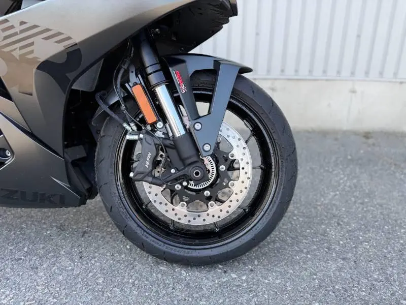 2025 Suzuki GSX-8R thumbnail 4