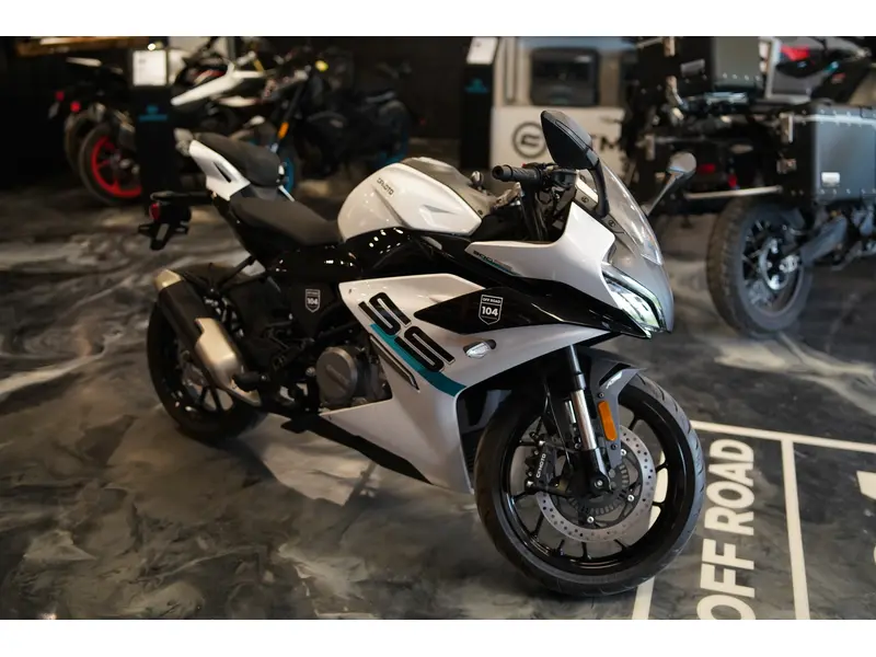 2024 CFMOTO 300 SS thumbnail 6