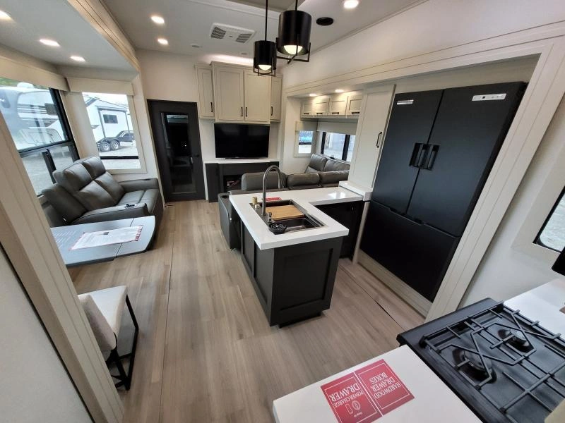 Grand Design Momentum 395ms 2026 alt