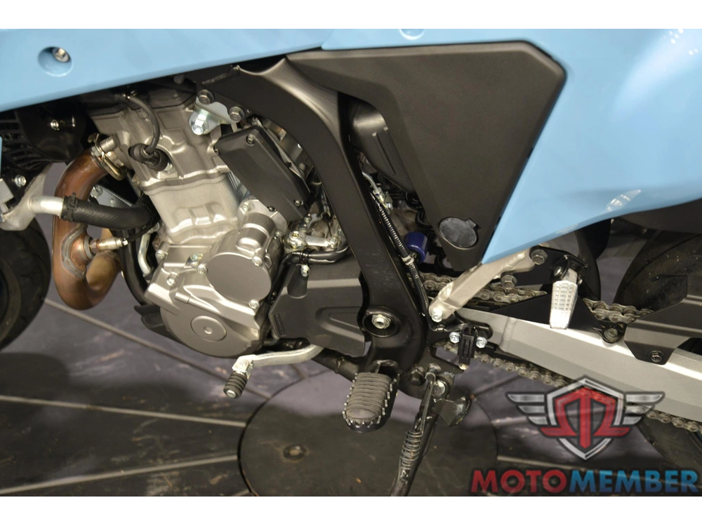 2025 Suzuki Dr-z4sm alt