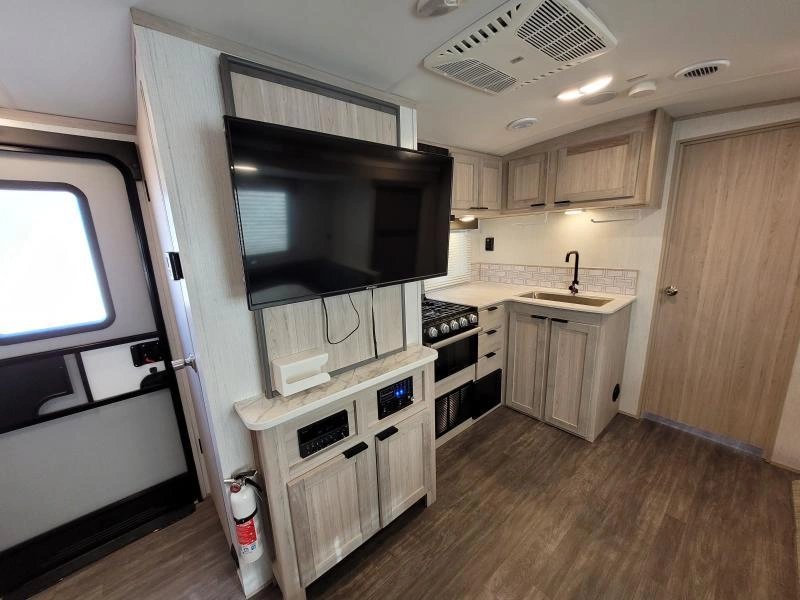 2022 Cruiser Rv Shadow Cruiser 239rb alt