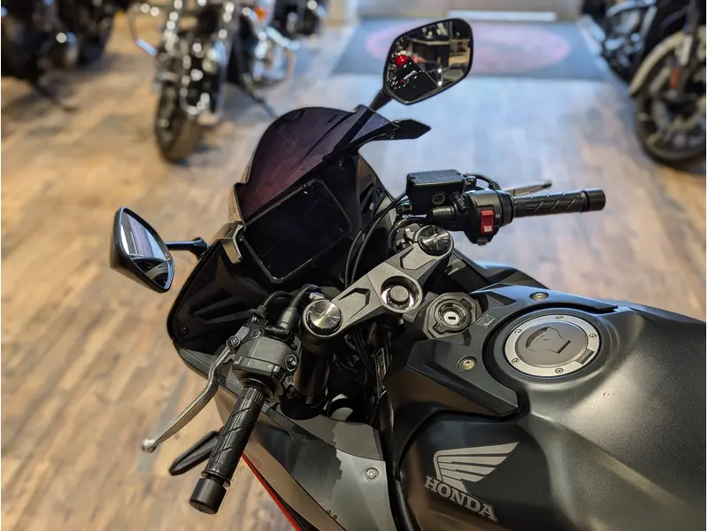 2024 Honda CBR650R // Matte Gunpowder Black Metallic thumbnail 8