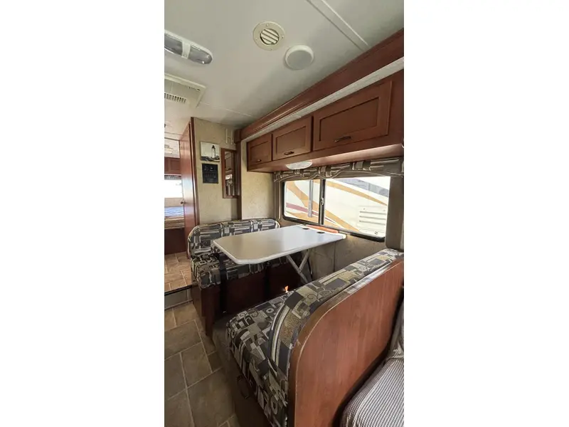 2011 Forest River SUNSEEKER 3100 thumbnail 10