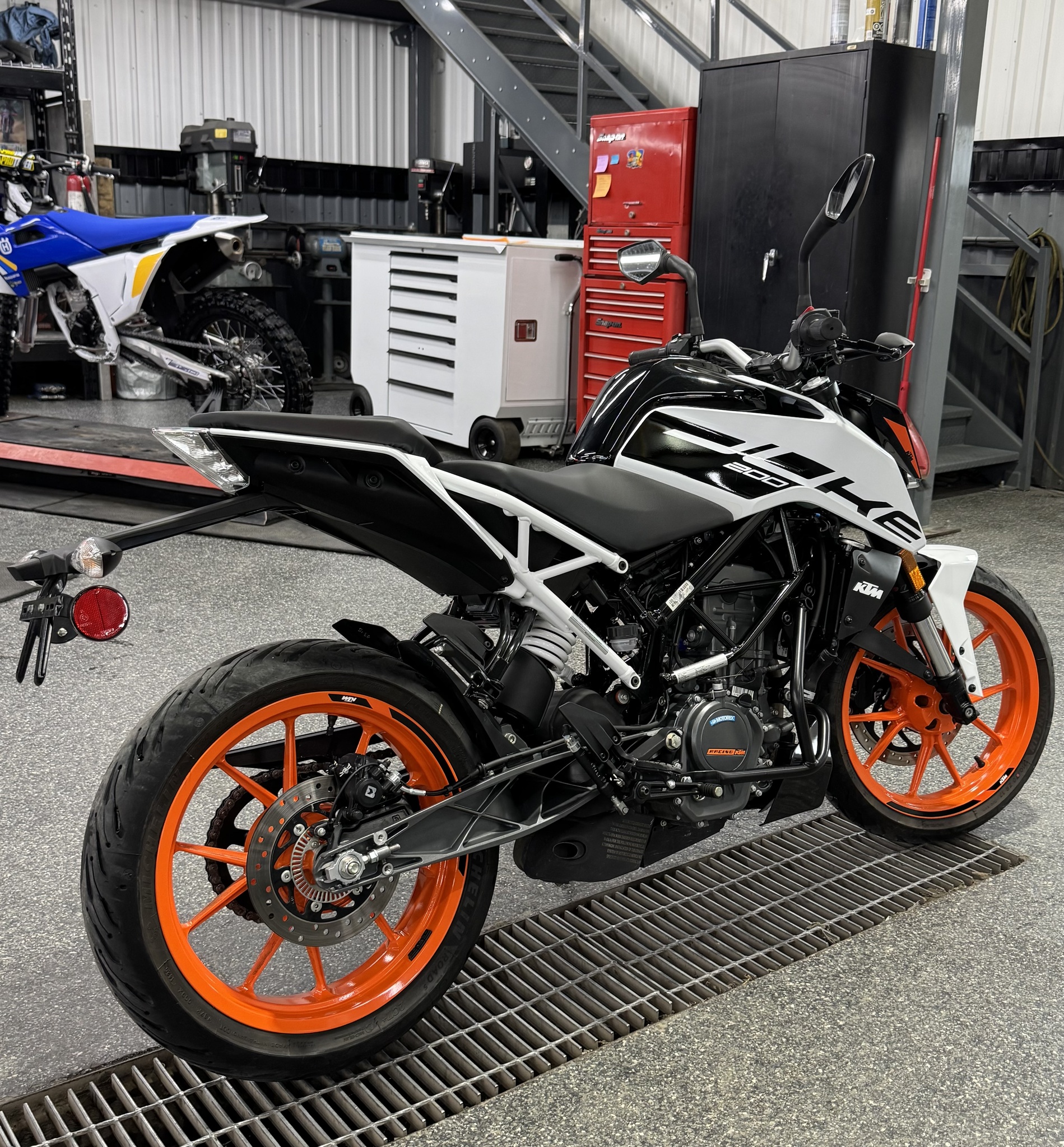 2020 KTM DUKE 200 thumbnail 2