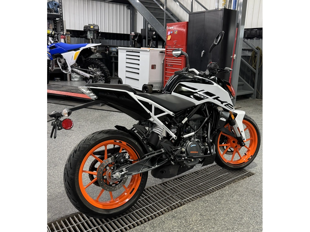 Ktm Duke 200 2020 alt