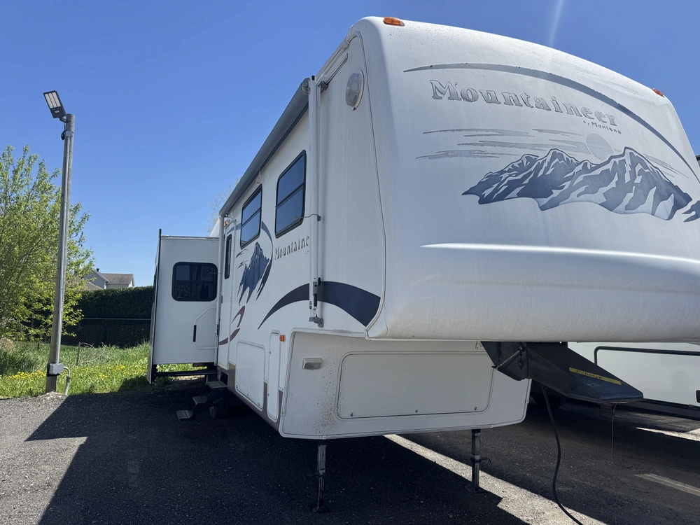 2006 Keystone Rv Montana 329rlt alt