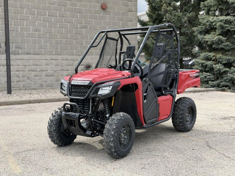 2026 Honda Pioneer 520 alt