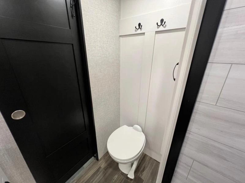 Jayco North Point 381ckre 2025 alt