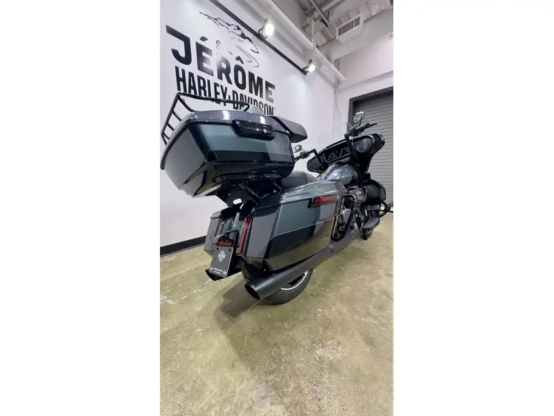 2025 Harley-Davidson Street Glide Ultra FLHXU thumbnail 3