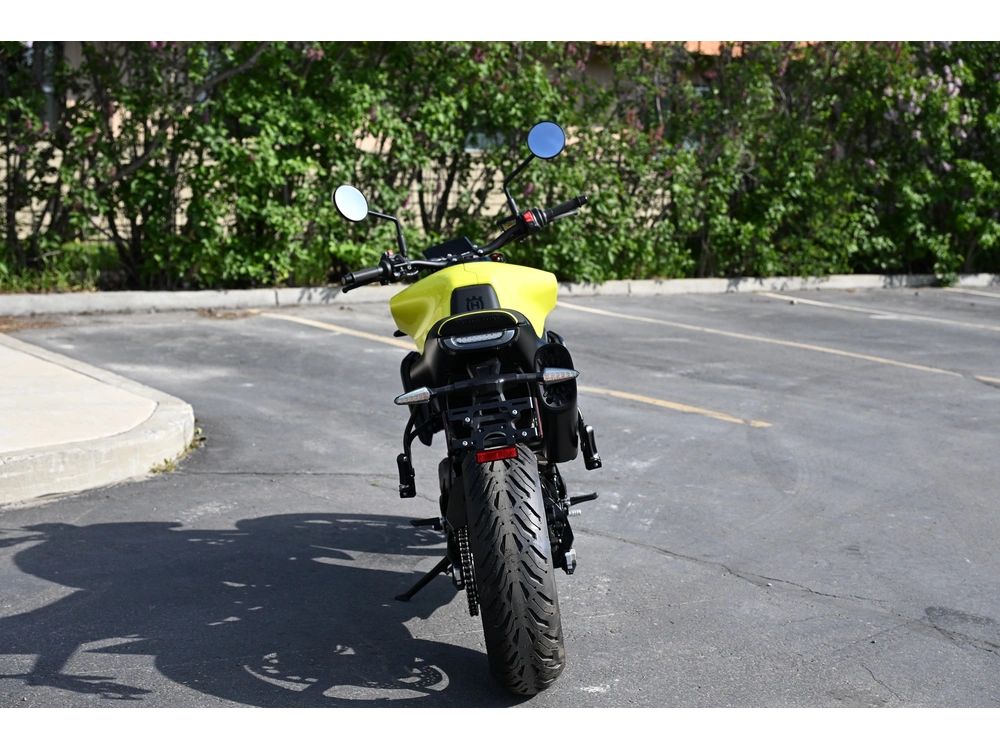 2026 Husqvarna Vitpiln 801 alt