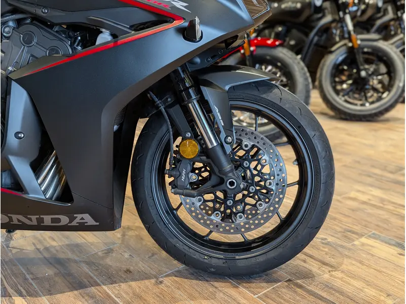 2024 Honda CBR650R // Matte Gunpowder Black Metallic thumbnail 4