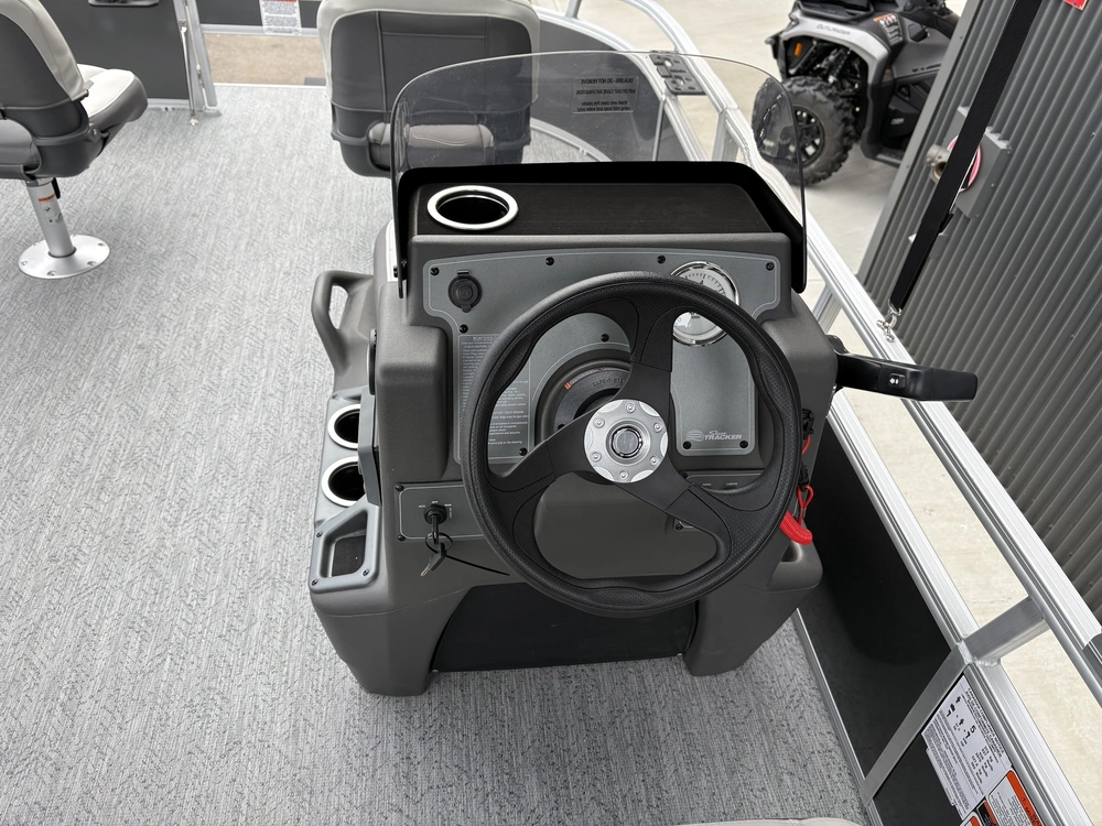 2026 Sun Tracker Bassbuggy 16xls Mtr, 50elpt 4s alt