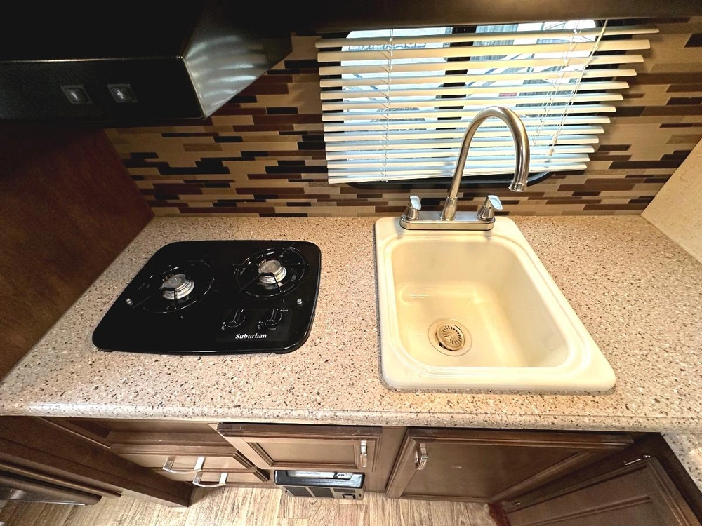 2018 Venture Rv Sonic Lite 167vms alt