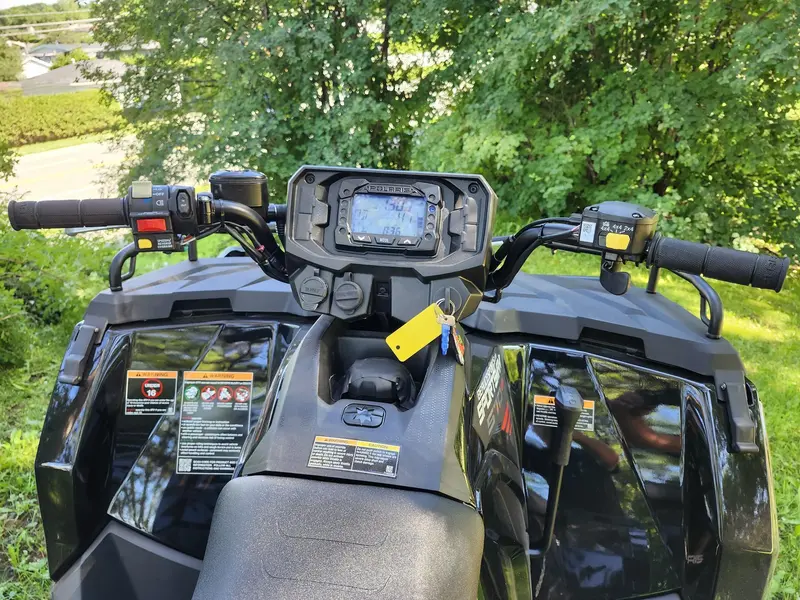 2026 Polaris SPORTSMAN 570 TRAIL ONYX BLACK Service 5★ | Rive-Sud de Québec | Financement 1-2-3 chance thumbnail 2
