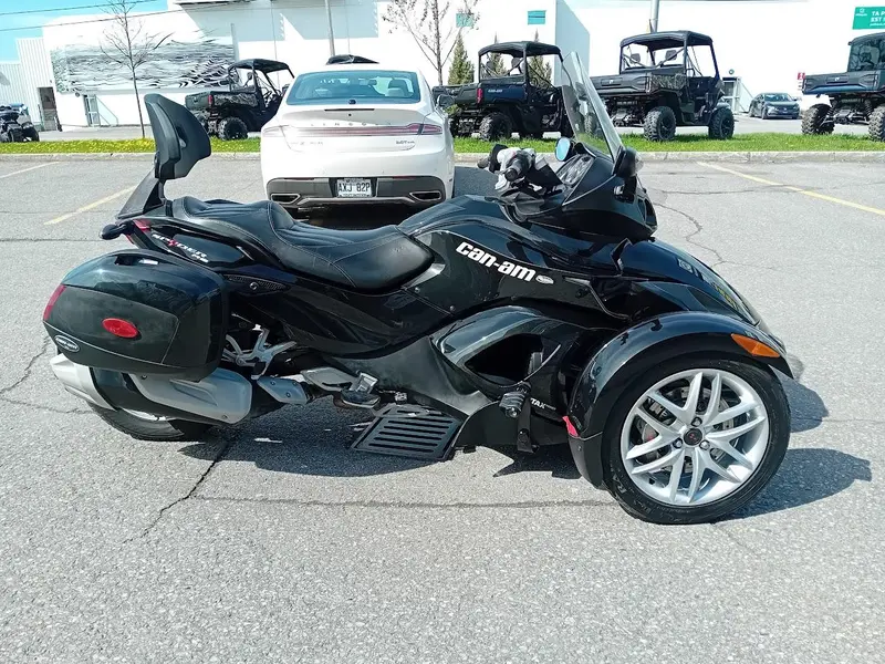 2016 Can-Am SPYDER RS thumbnail 5