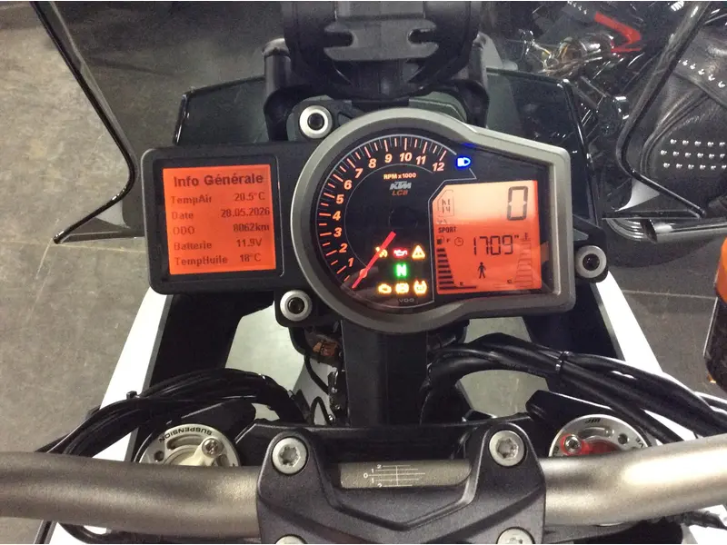 2016 KTM SUPERDUKE1290GT thumbnail 10