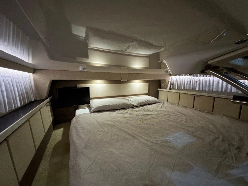 Regal 32 Express 2017 alt