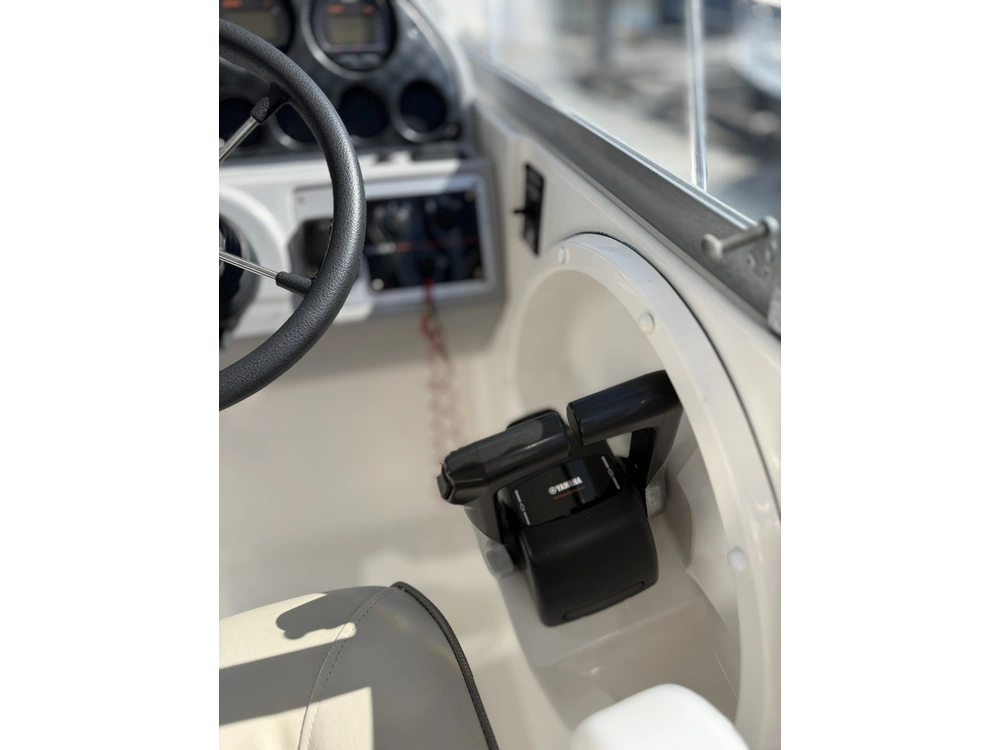 2010 Campion 682 Explorer alt