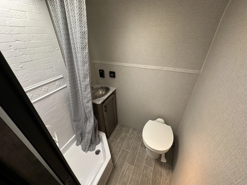 2021 Venture Rv Sonic Lite 160vbh alt