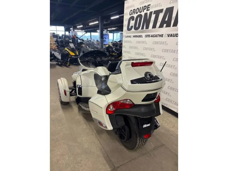 2016 Can-Am Spyder RT Limited thumbnail 3