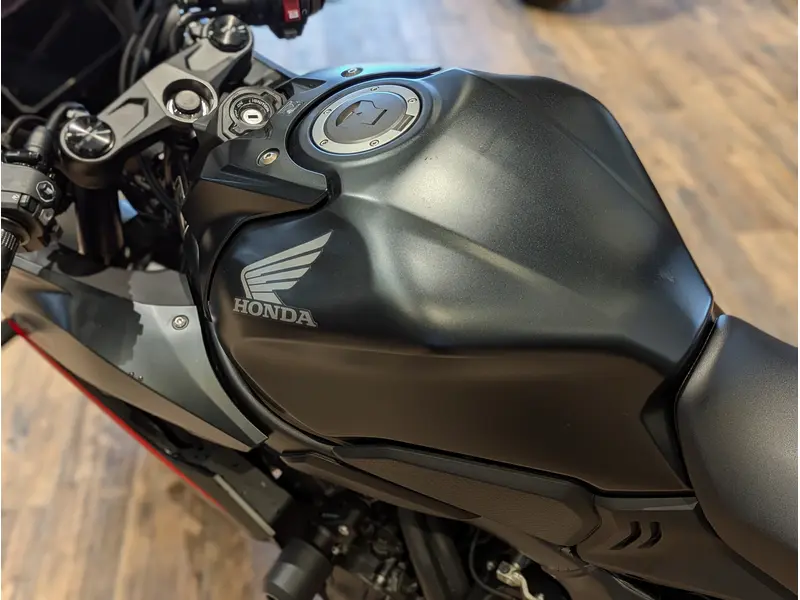 2024 Honda CBR650R // Matte Gunpowder Black Metallic thumbnail 9