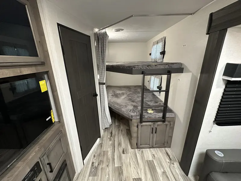 2023 Venture RV Sporttrek 312VBH thumbnail 28