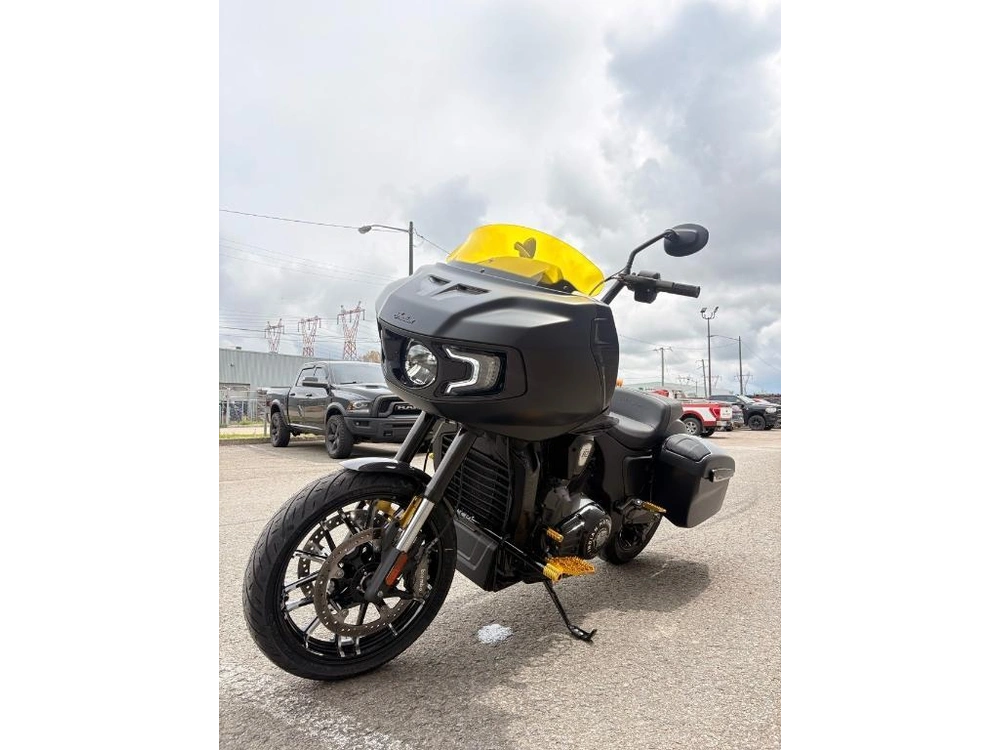 Indian Motorcycle Challenger Dark Horse + 112 & Audio Package 2026 alt