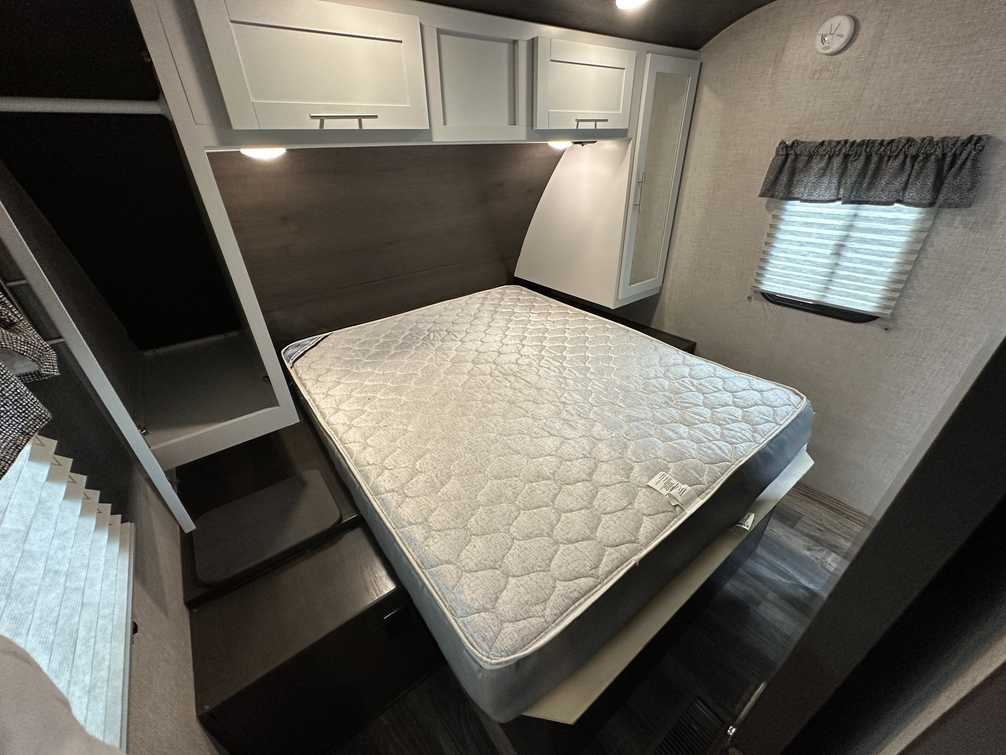 2019 Keystone RV Bullet 22RBP thumbnail 40
