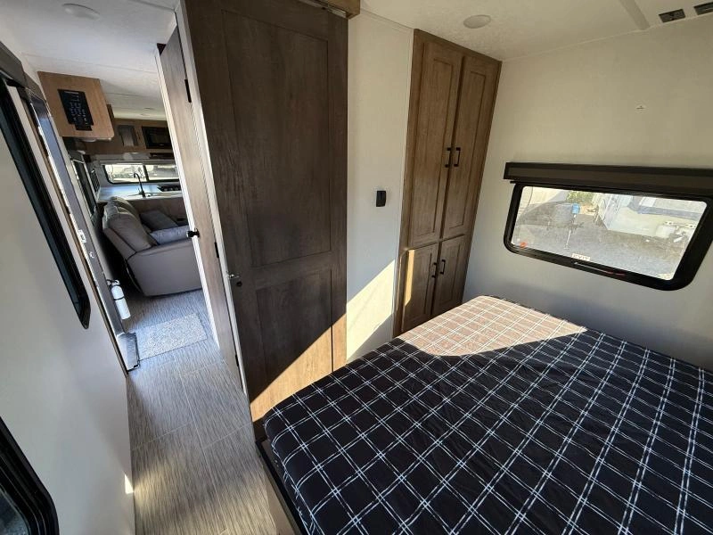 Coachmen Freedom Express 274rks 2025 alt