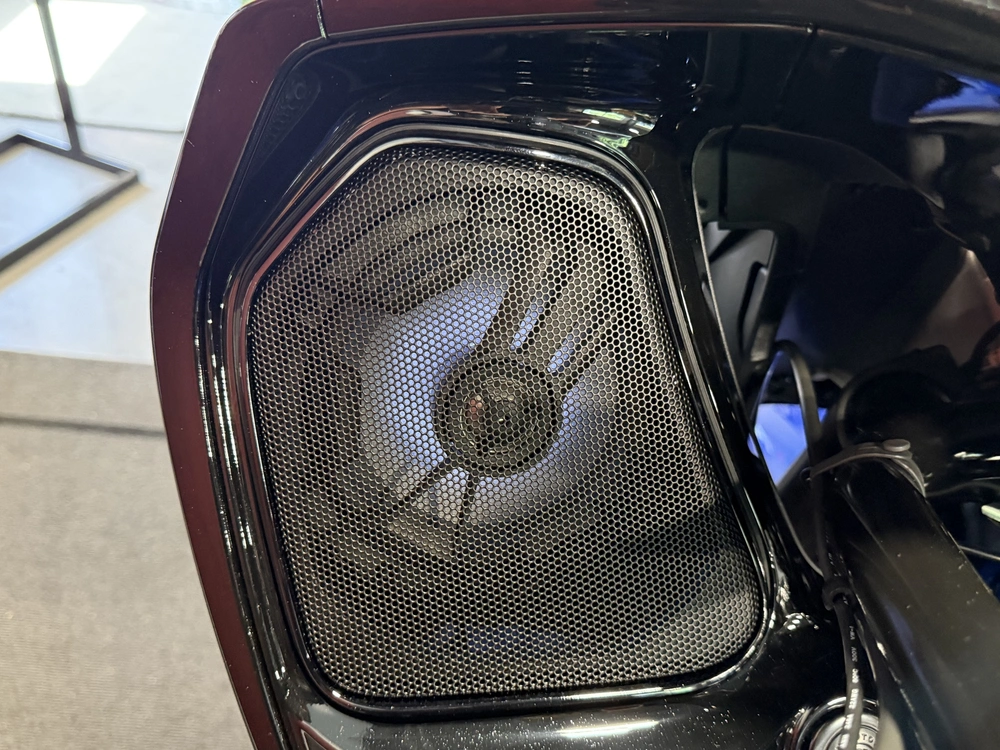 2026 Indian Motorcycle Pursuit Dark Horse 112 alt