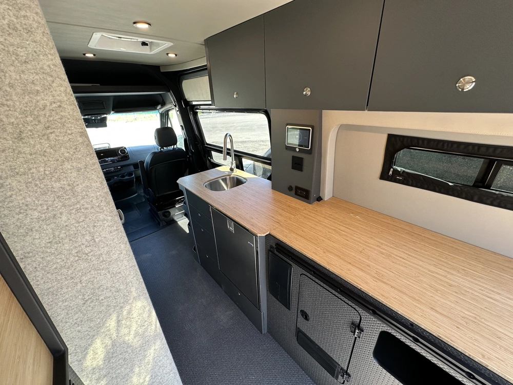 2027 Uwagen Série 4 Overland alt