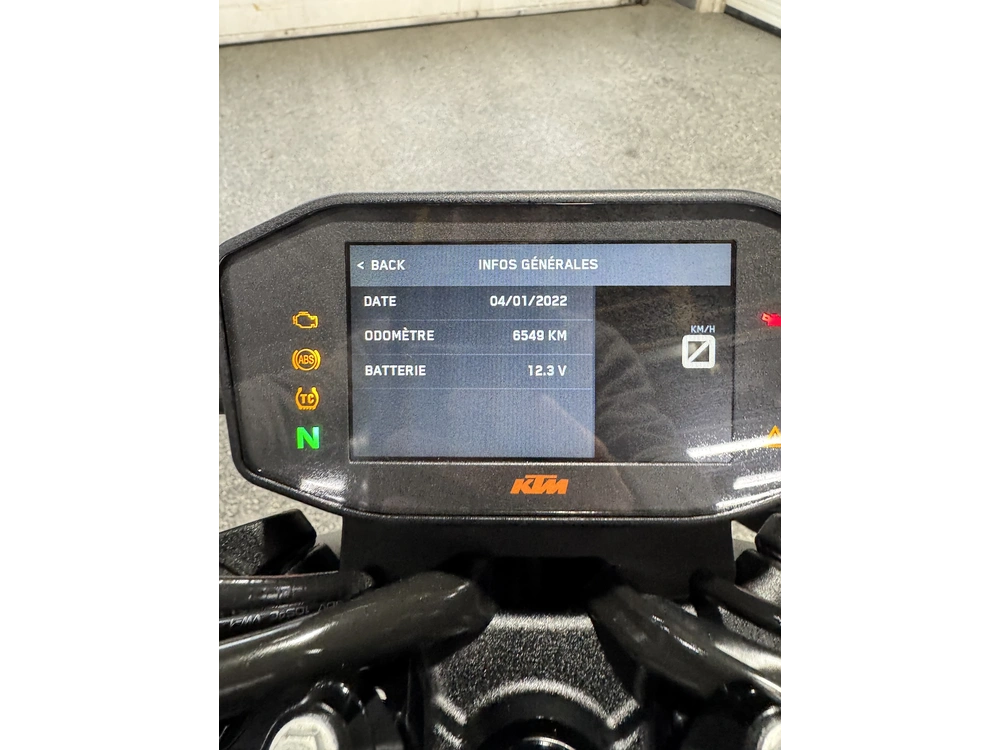 Ktm Duke 890 R 2022 alt